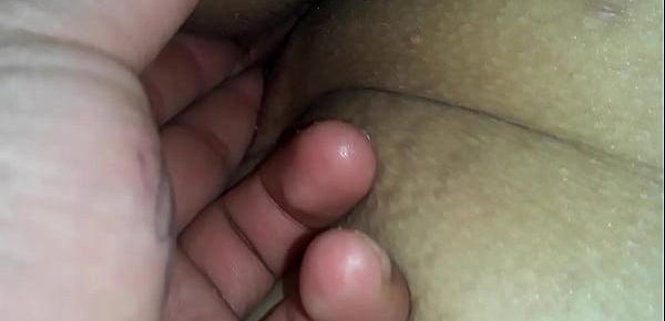  Rubbing my GF pussy to wake up